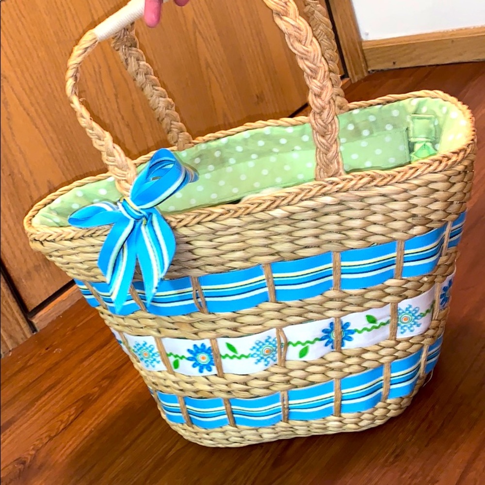 Wicker tote